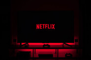 Netflix kvůli ztrátě předplatitelů začal propouštět zaměstnance