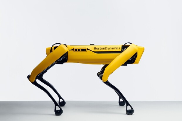 Robot Spot od Boston Dynamics připomíná, že umí také pracovat