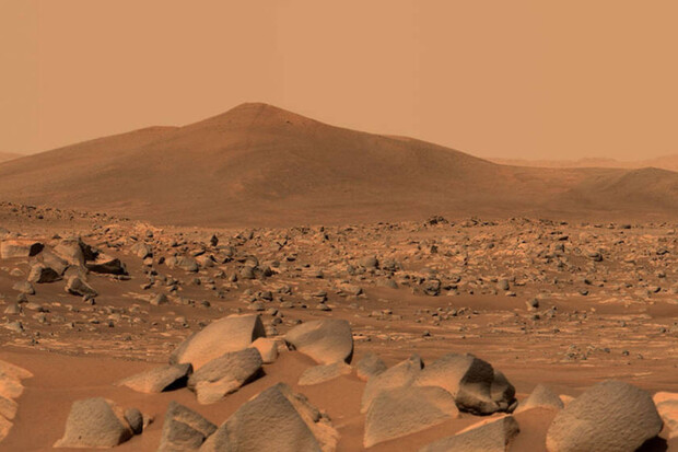 Marsovský rover Perseverance začíná zkoumat kráter Jezero