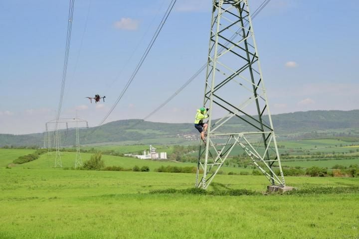 Inspekce elektrického vedení pomocí dronů