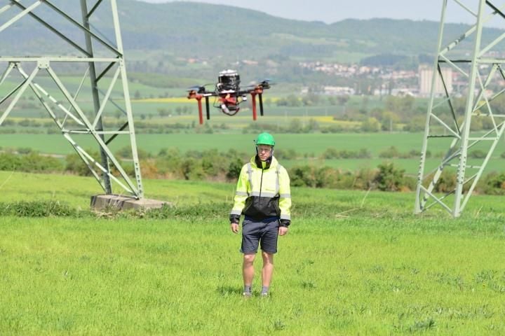 Inspekce elektrického vedení pomocí dronů