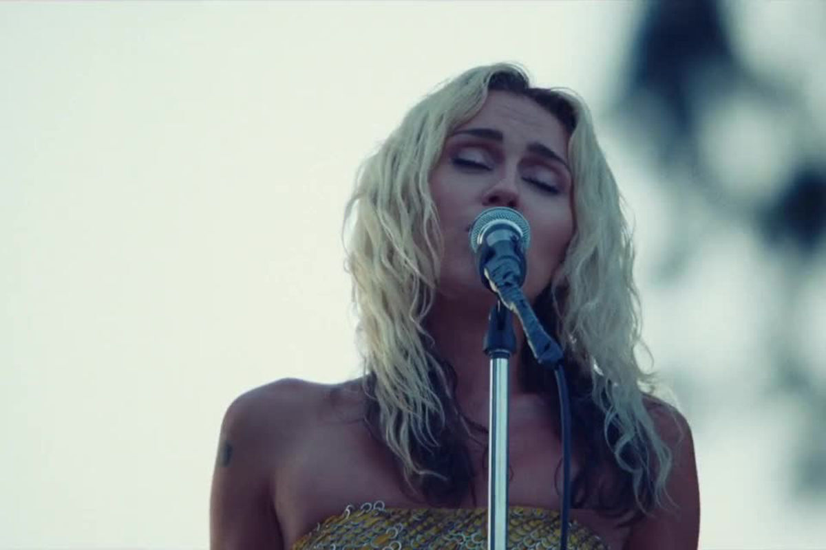 Miley Cyrus – Endless Summer Vacation (Backyard Sessions)