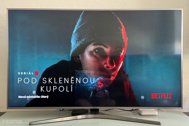 Pod skleněnou kupolí