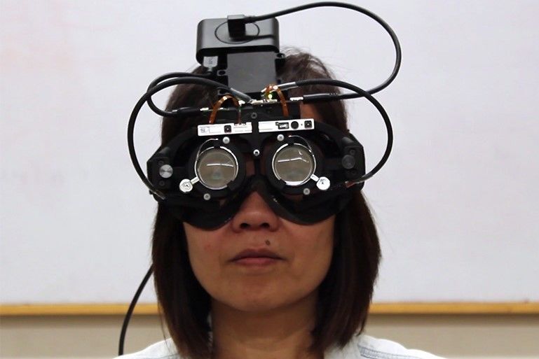 Prototyp automaticky ostřících brýlí