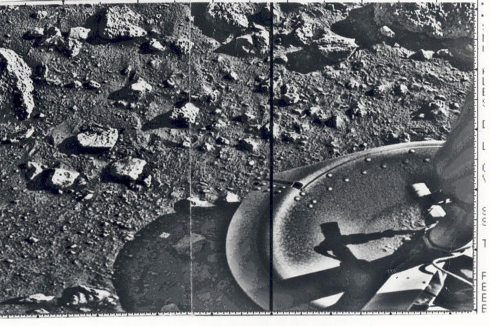 První fotografie pořízená z povrchu Marsu