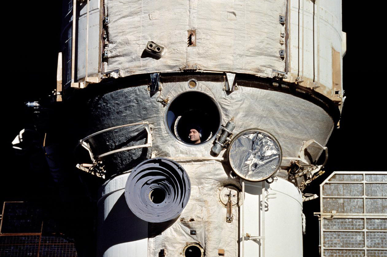 Stanice Mir s kosmonautem