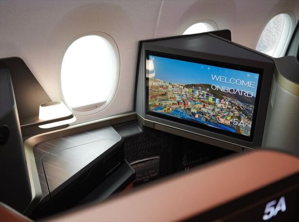 STARLUX business class