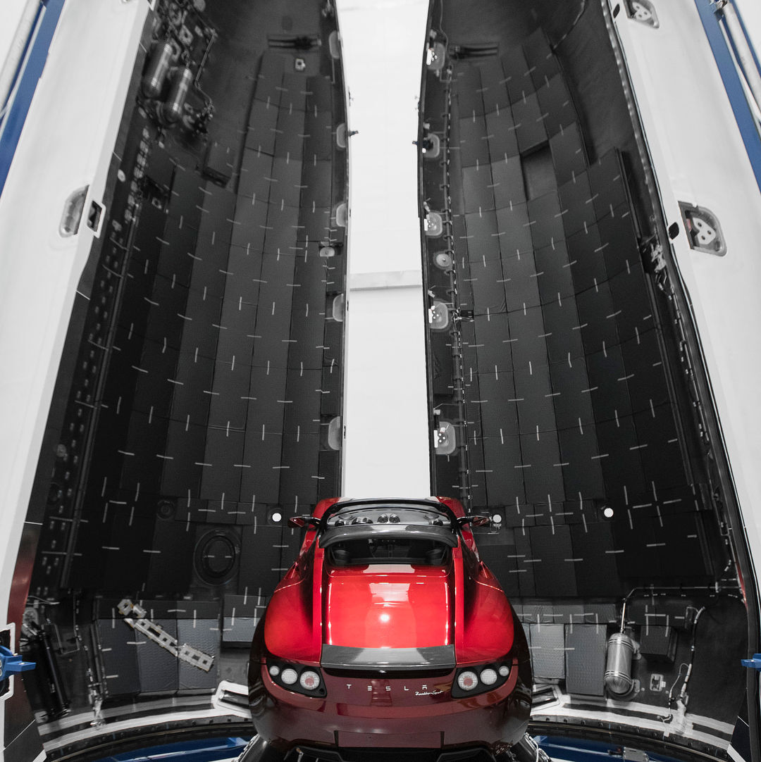 Tesla Roadster v raketě společnosti SpaceX