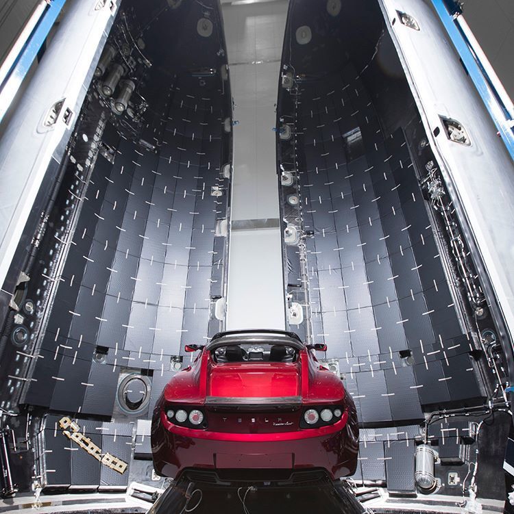 Tesla Roadster v raketě společnosti SpaceX