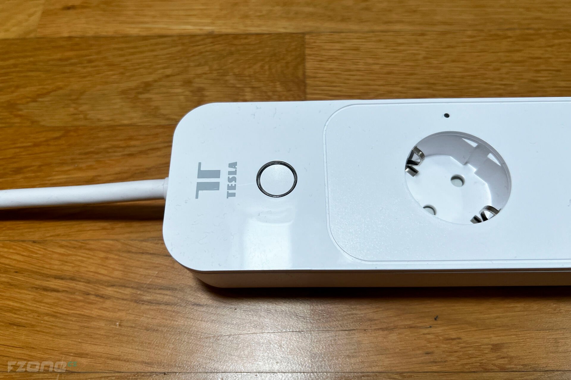 Tesla Smart Power Strip 3 + 4 USB