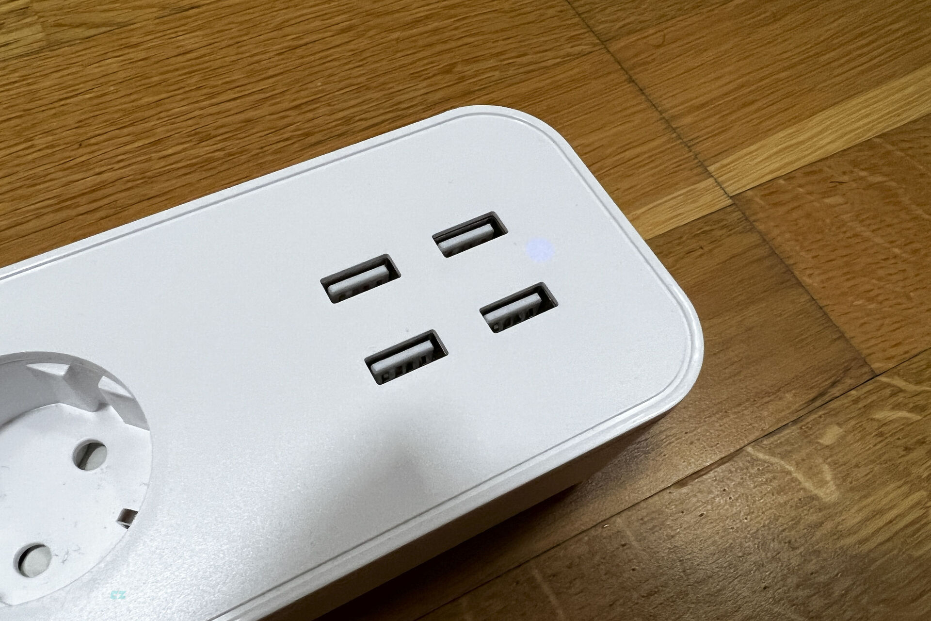 Tesla Smart Power Strip 3 + 4 USB
