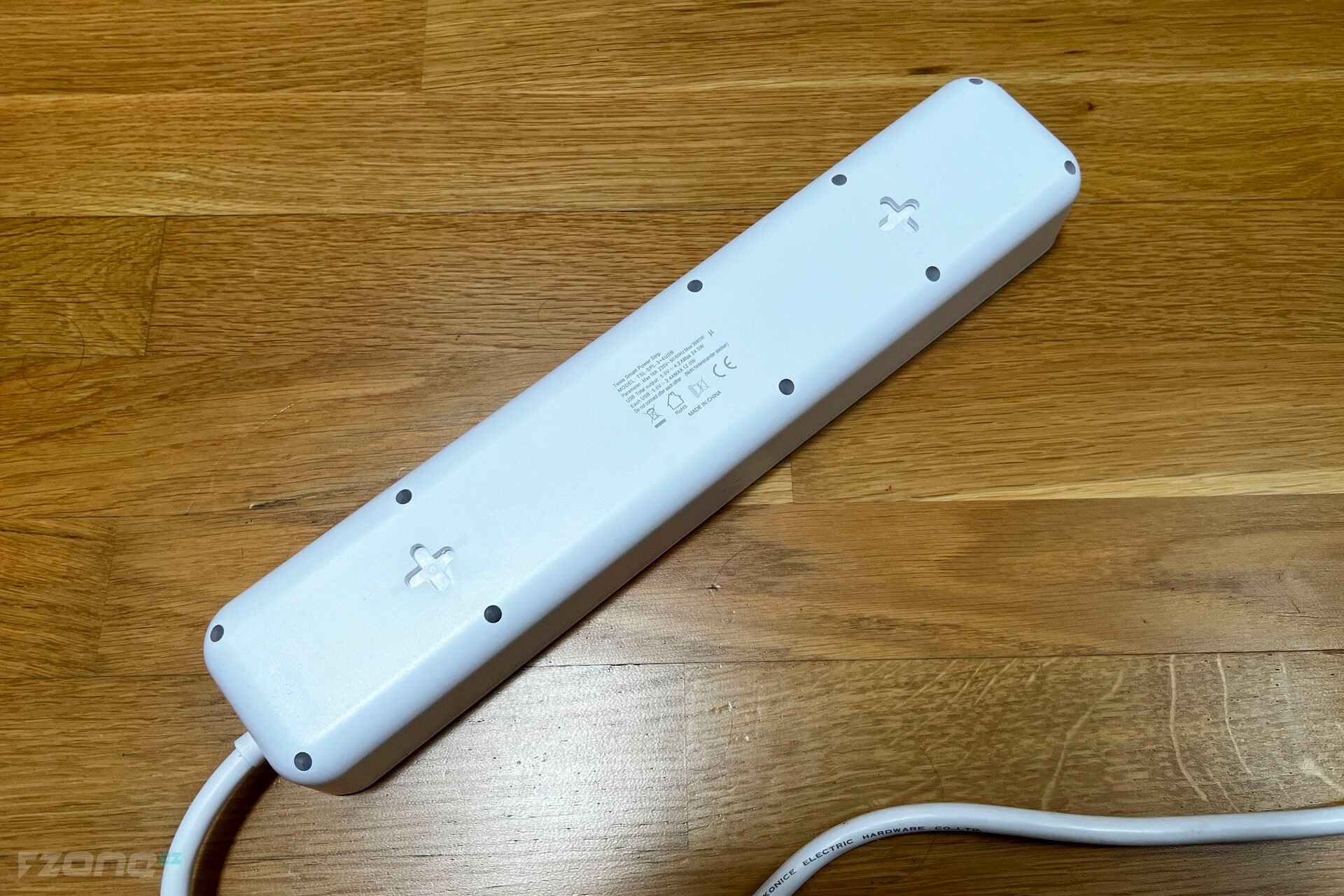 Tesla Smart Power Strip 3 + 4 USB